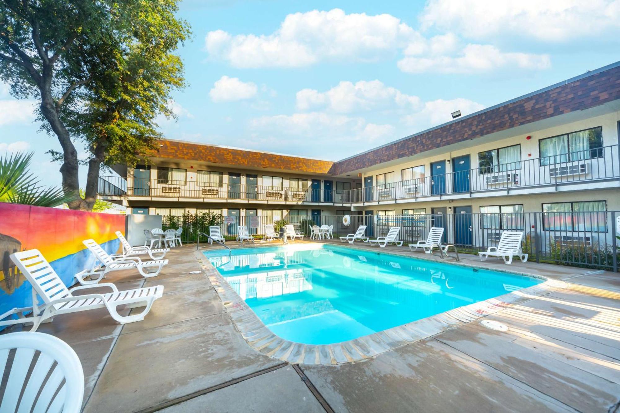 Motel 6-Del Rio, Tx Екстер'єр фото
