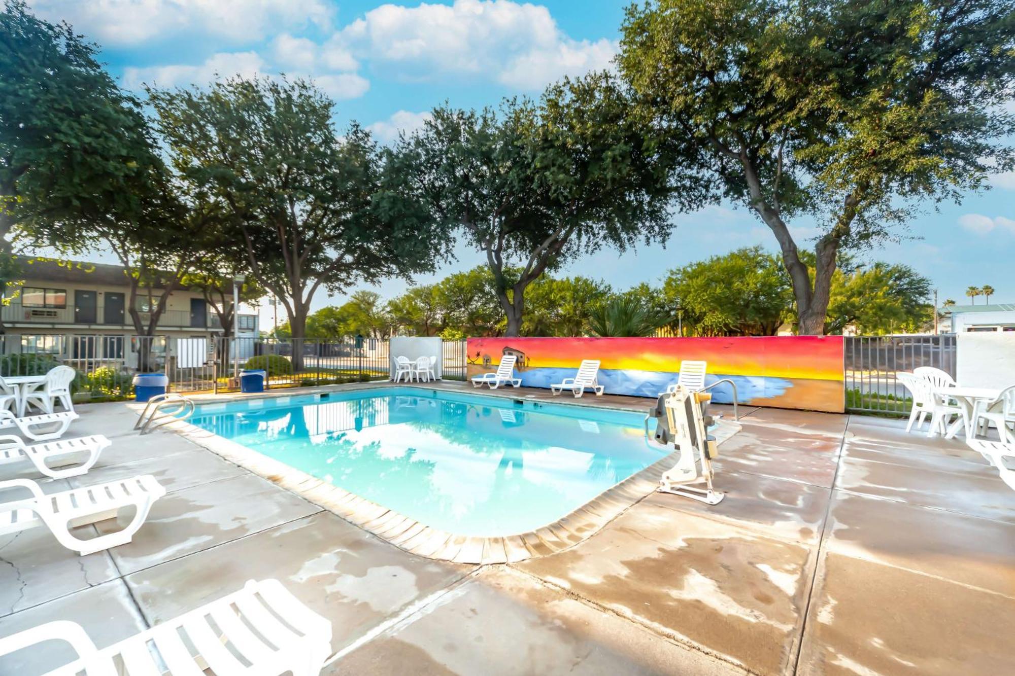 Motel 6-Del Rio, Tx Екстер'єр фото
