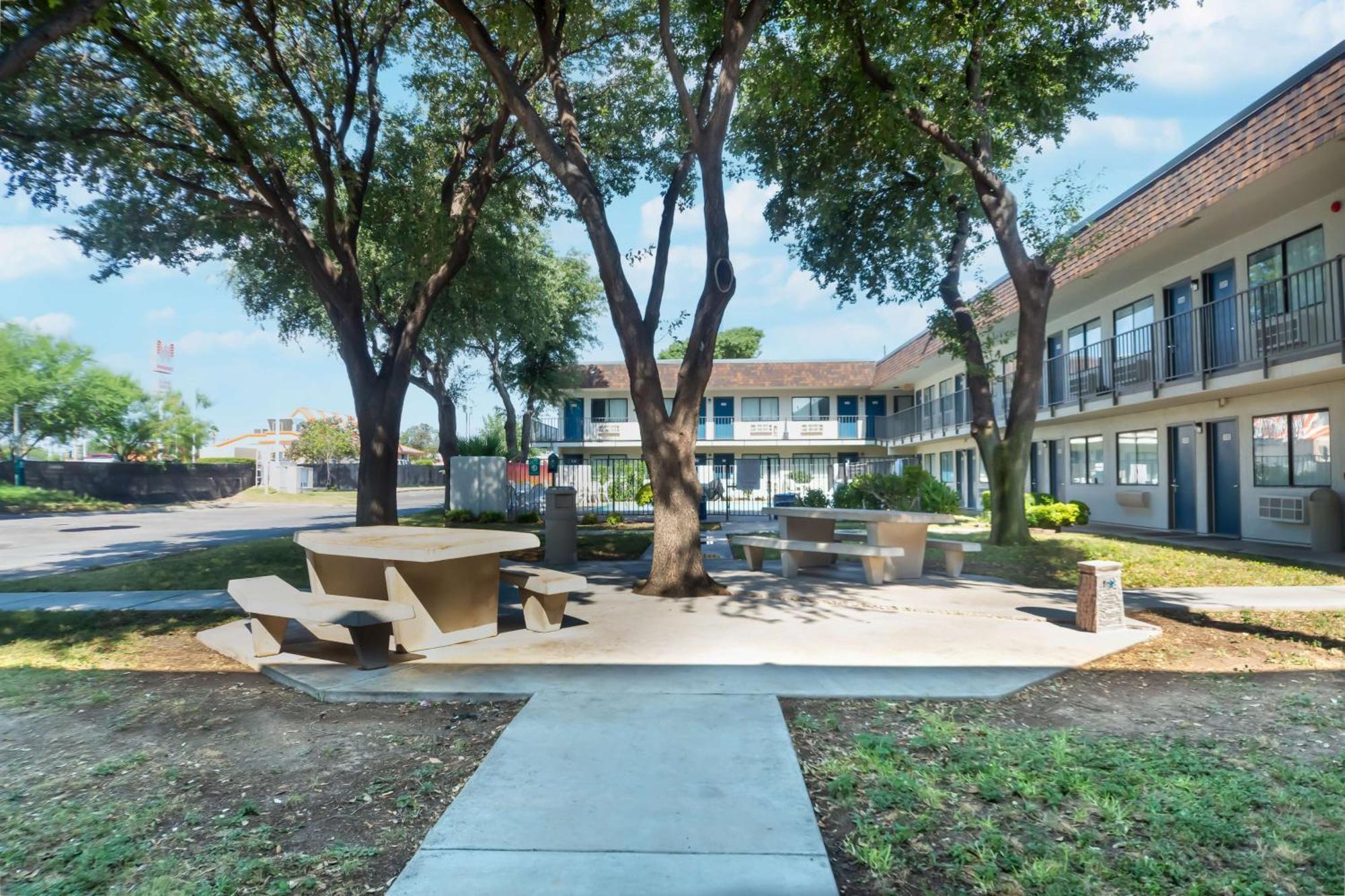 Motel 6-Del Rio, Tx Екстер'єр фото